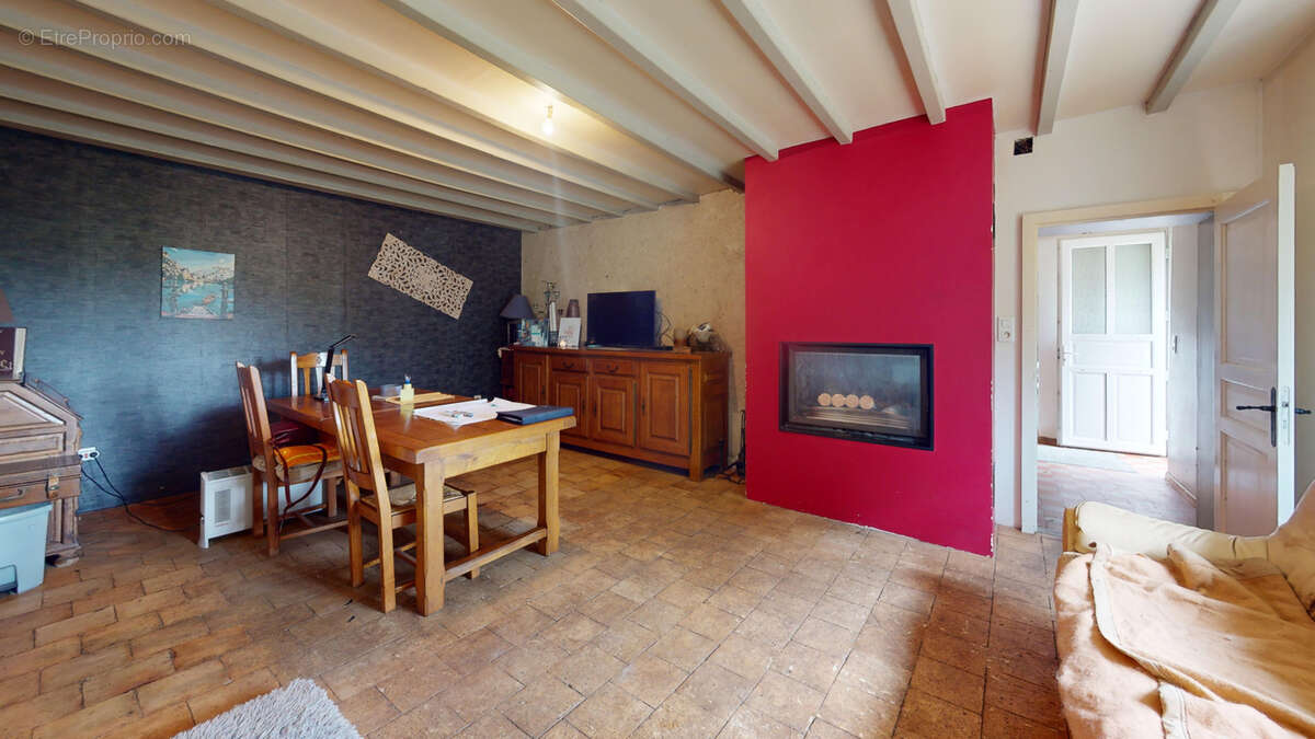 Maison à VALLIERES-LES-GRANDES