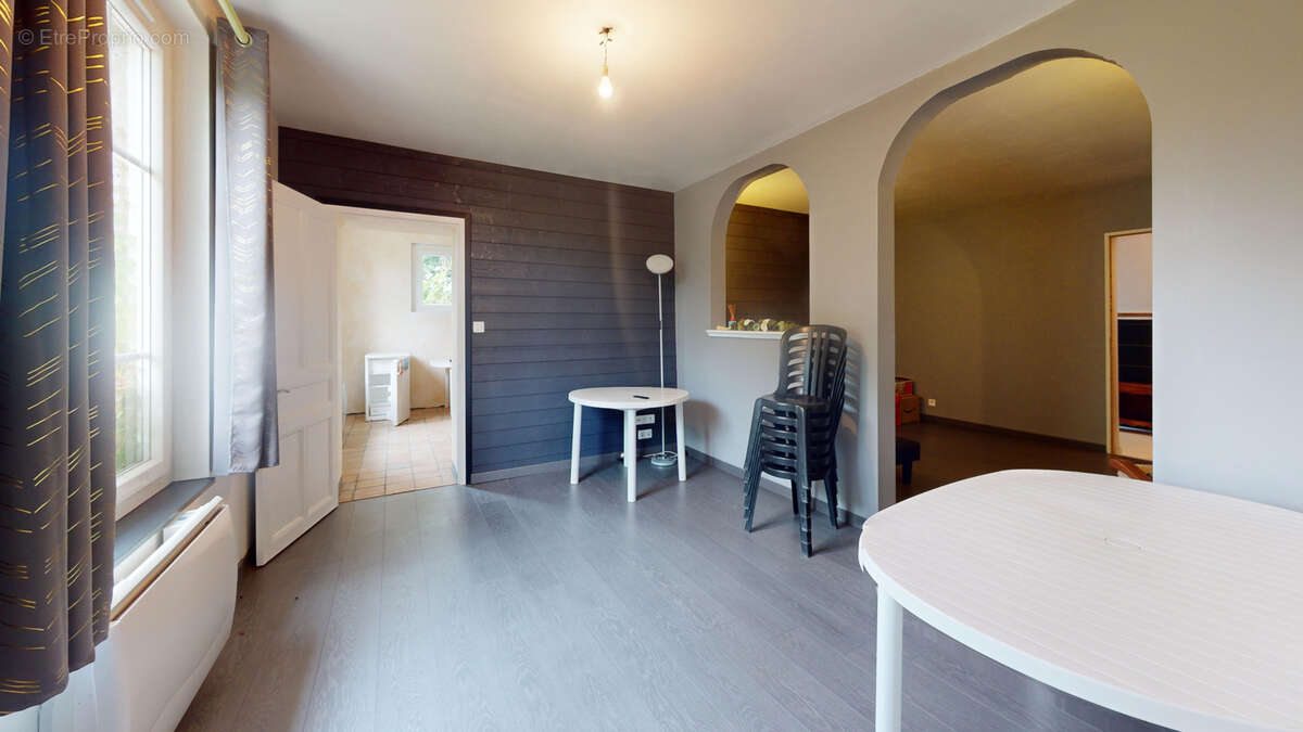 Maison à VALLIERES-LES-GRANDES