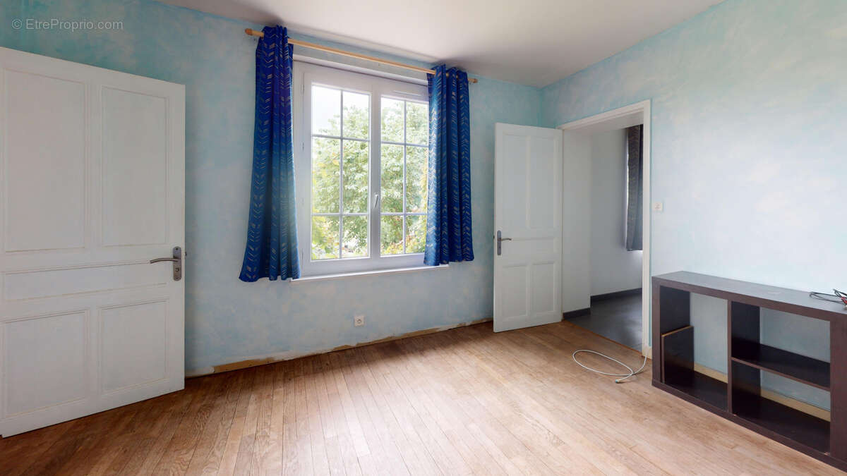 Maison à VALLIERES-LES-GRANDES