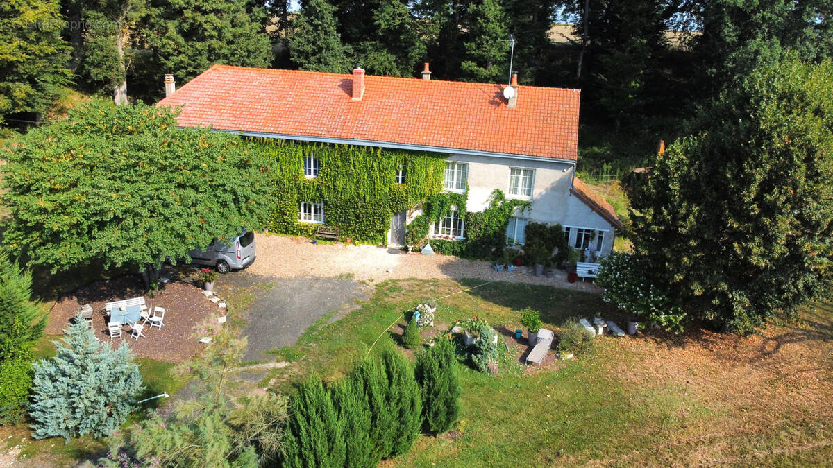 Maison à VALLIERES-LES-GRANDES