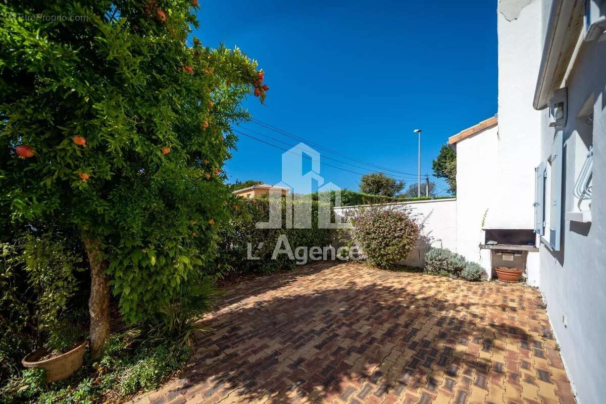 Maison à VAUX-SUR-MER