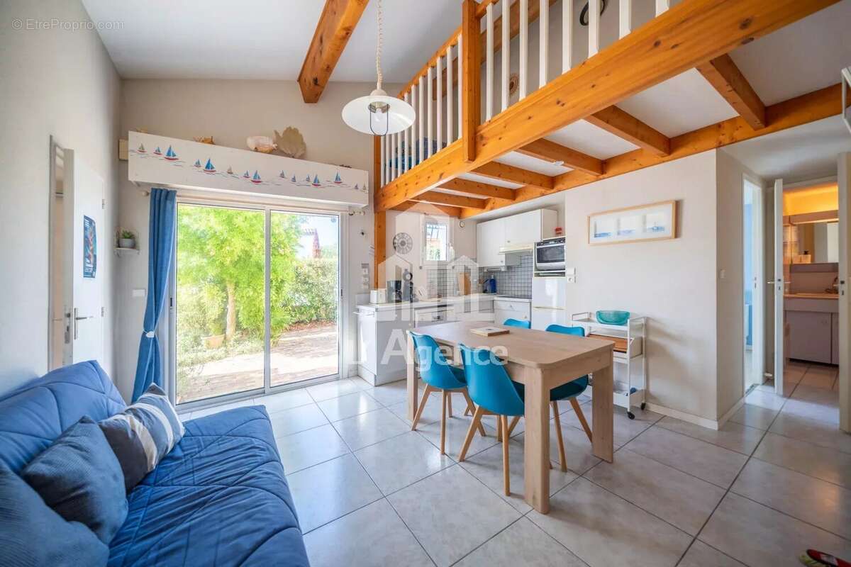 Maison à VAUX-SUR-MER