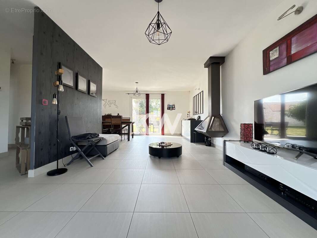 Maison à VERT-SAINT-DENIS