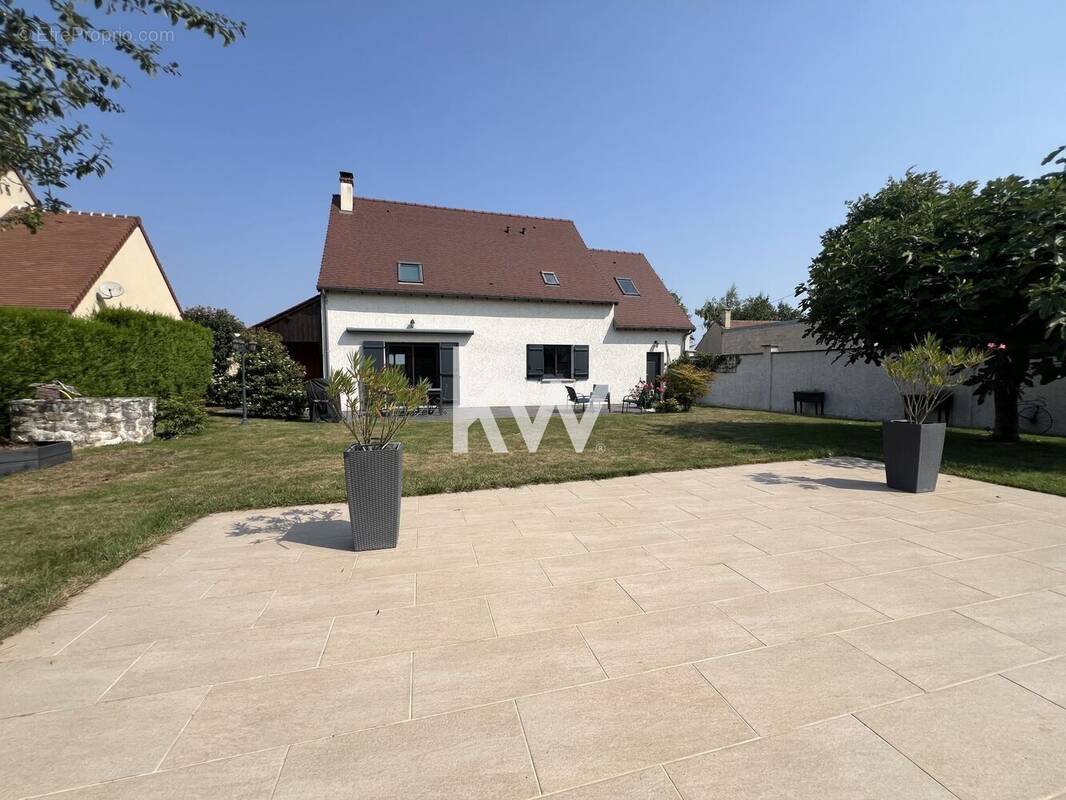 Maison à VERT-SAINT-DENIS