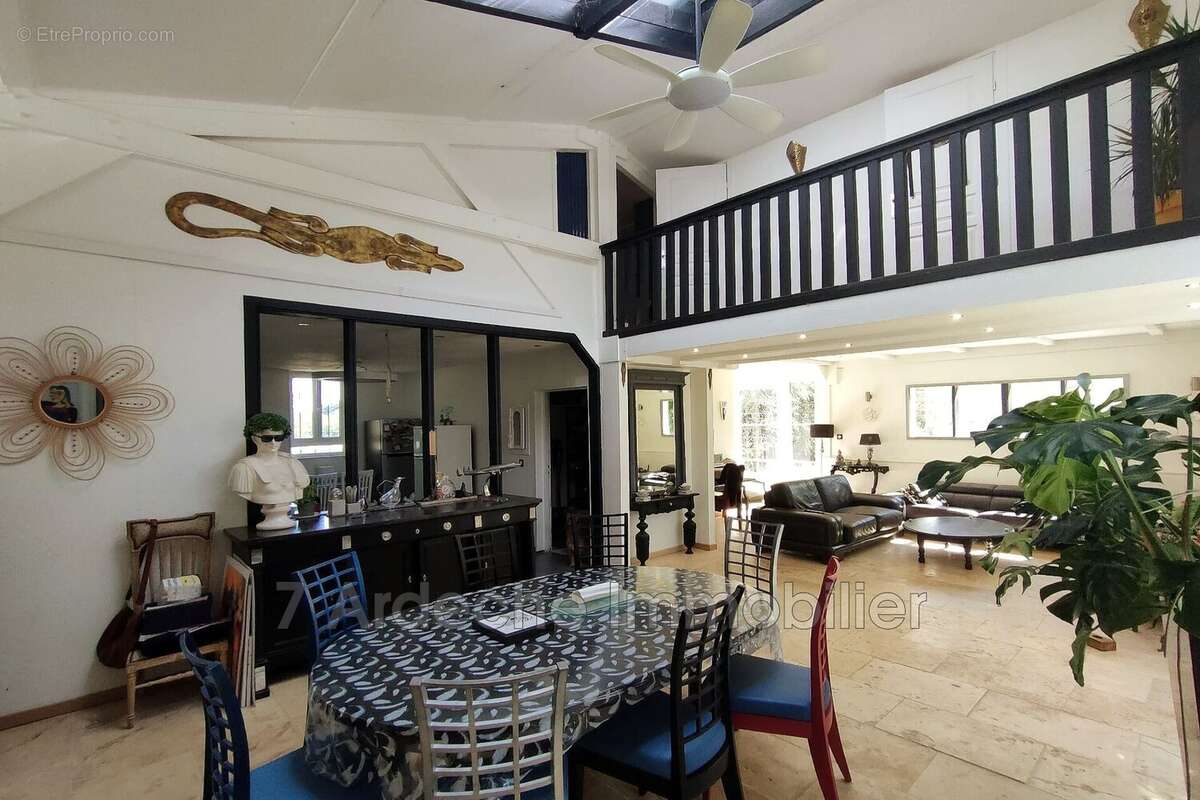 Maison à GROSPIERRES