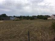 Terrain à MOULINS-SUR-YEVRE