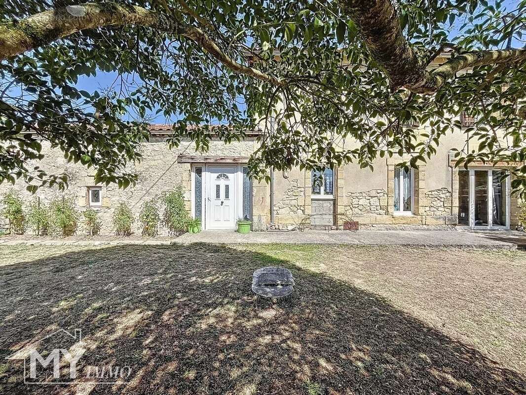 Maison à MONTPEYROUX