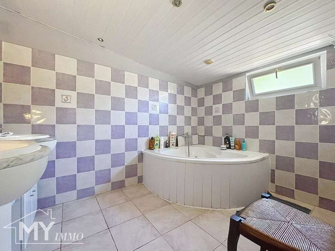 Maison à MONTPEYROUX