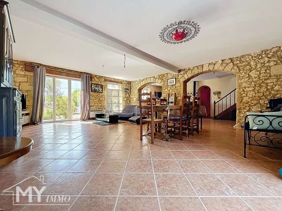 Maison à MONTPEYROUX