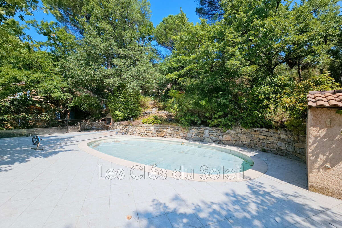 Maison à VINS-SUR-CARAMY