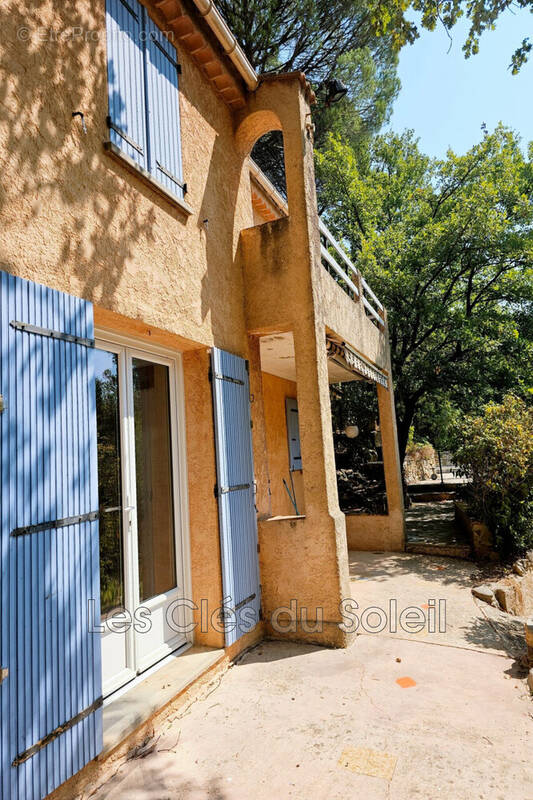 Maison à VINS-SUR-CARAMY