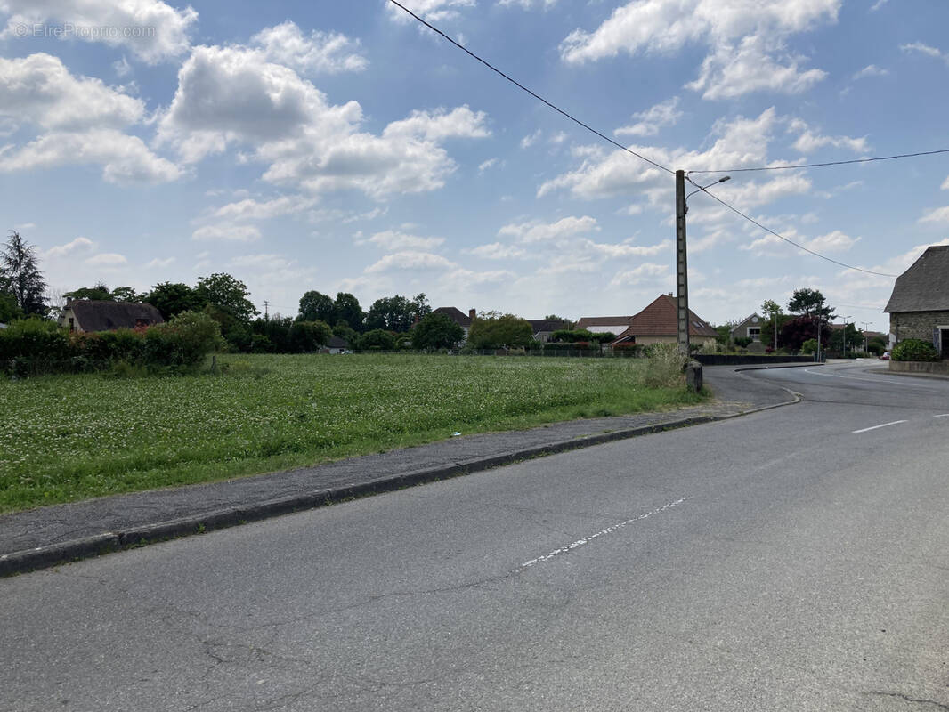 Terrain à POEY-DE-LESCAR