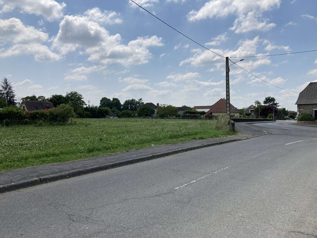 Terrain à POEY-DE-LESCAR