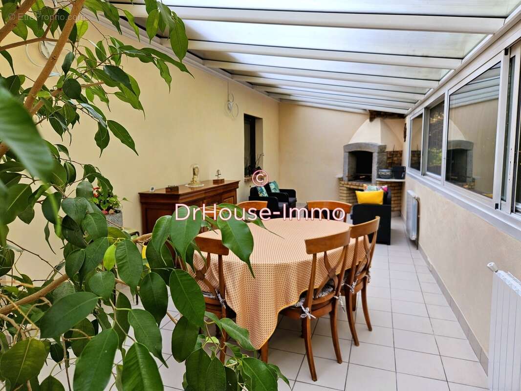 Maison à SAINT-MAUR-DES-FOSSES