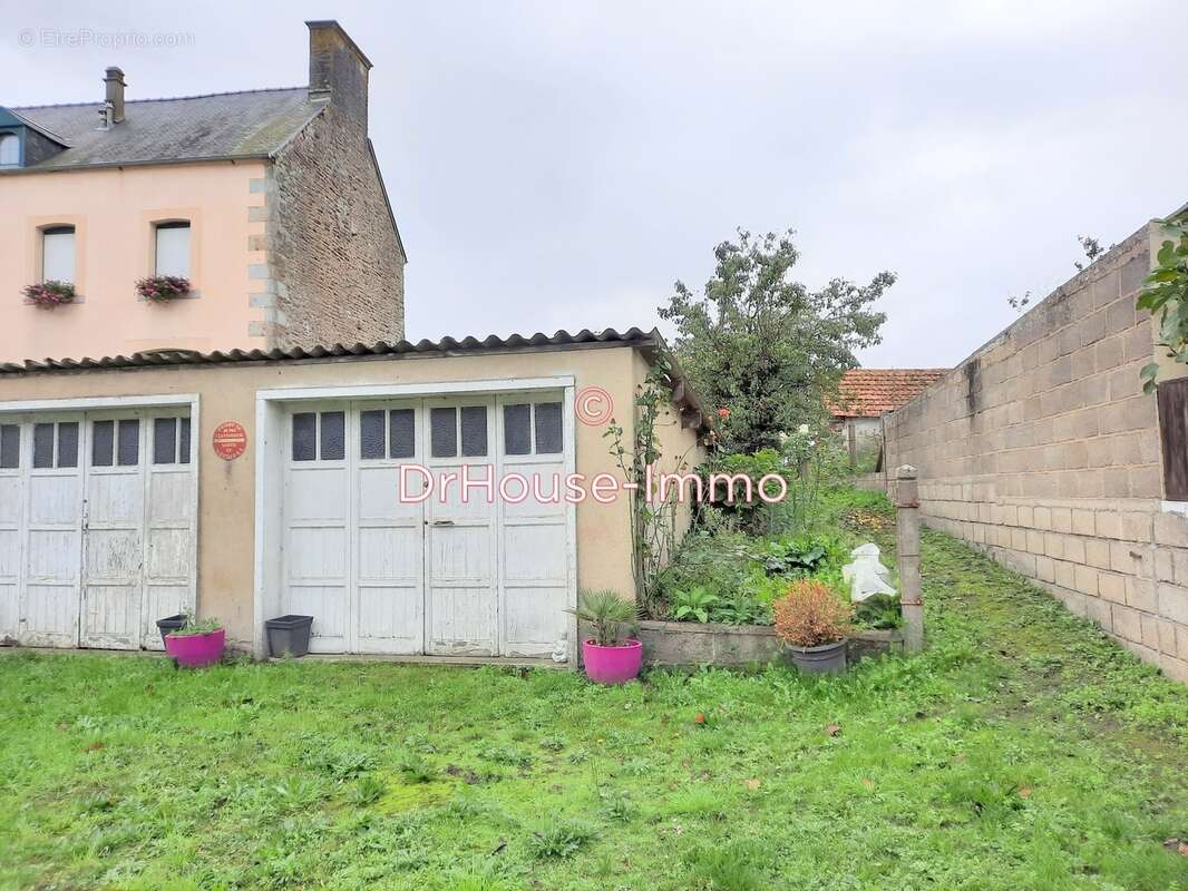 Terrain à LA CROIX-AVRANCHIN