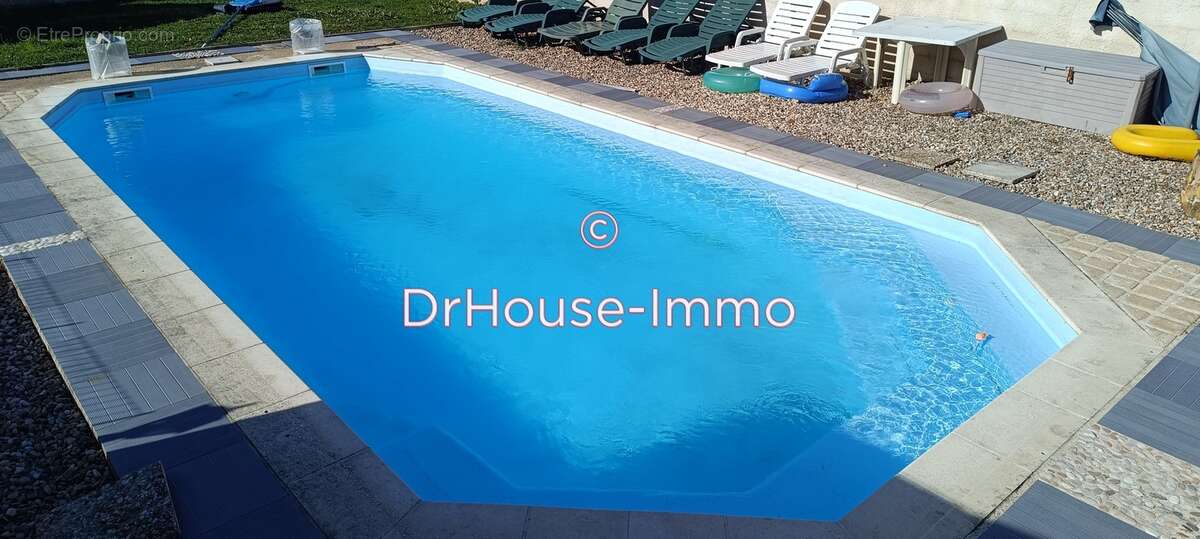 Maison à COURS-DE-PILE