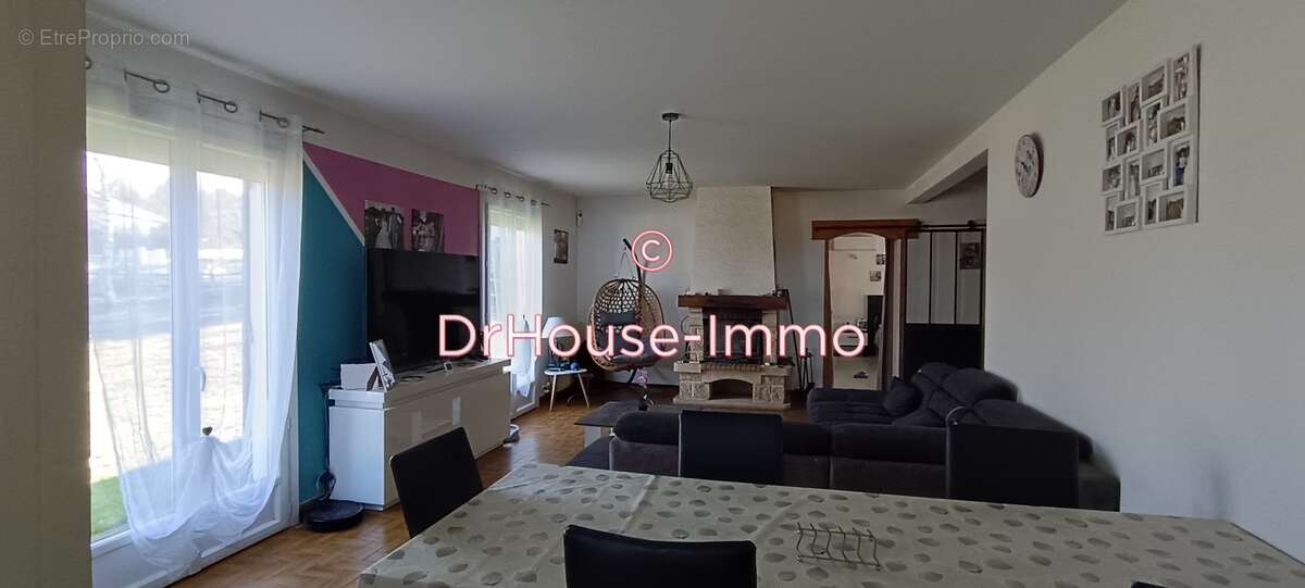 Maison à COURS-DE-PILE