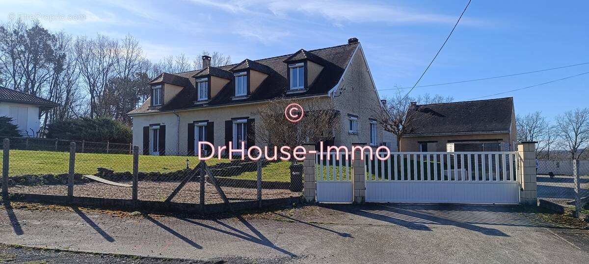 Maison à COURS-DE-PILE