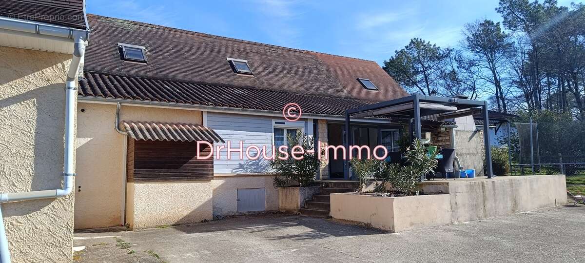 Maison à COURS-DE-PILE