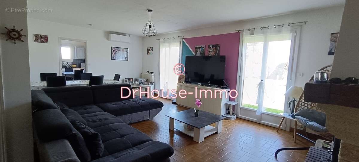 Maison à COURS-DE-PILE