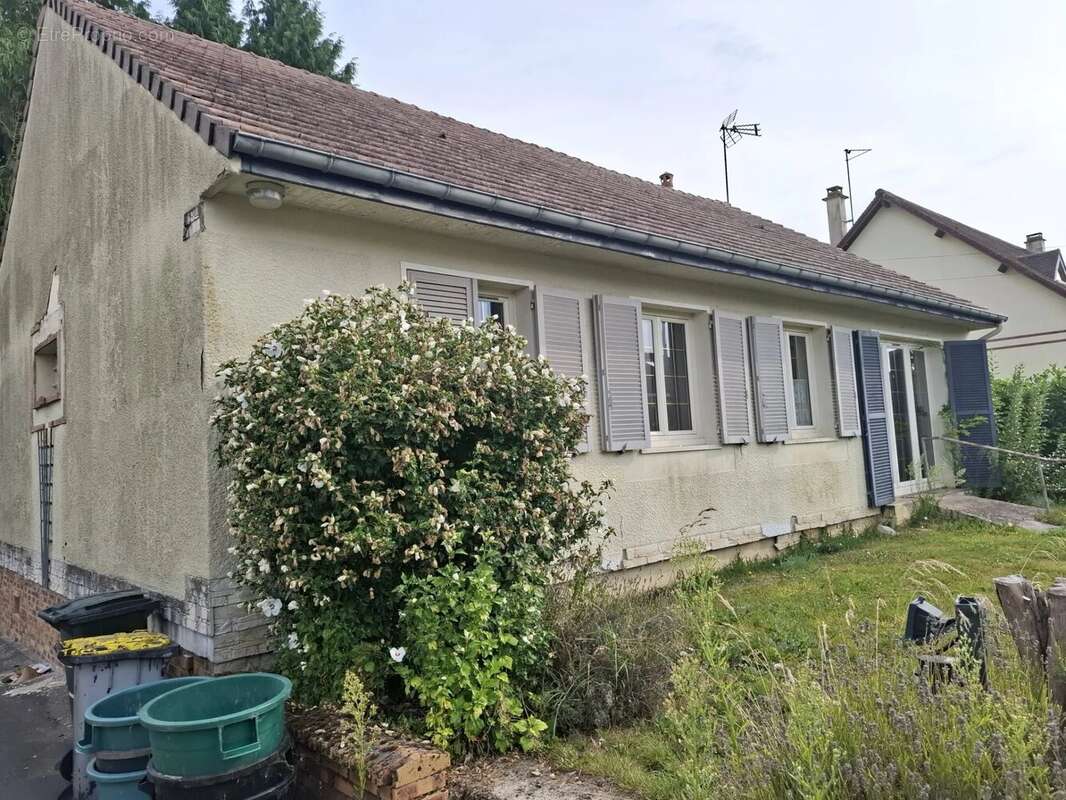 Maison à GRANDVILLIERS