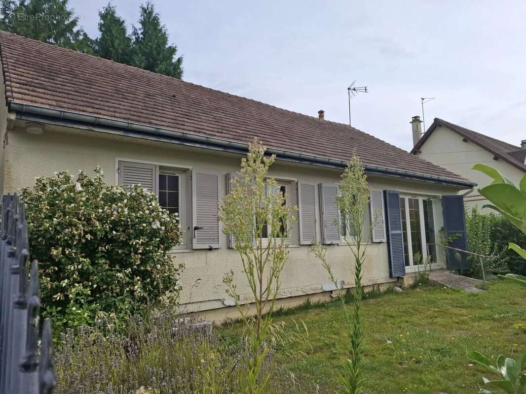 Maison à GRANDVILLIERS