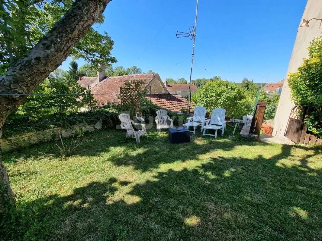 Maison à MAILLY-LA-VILLE