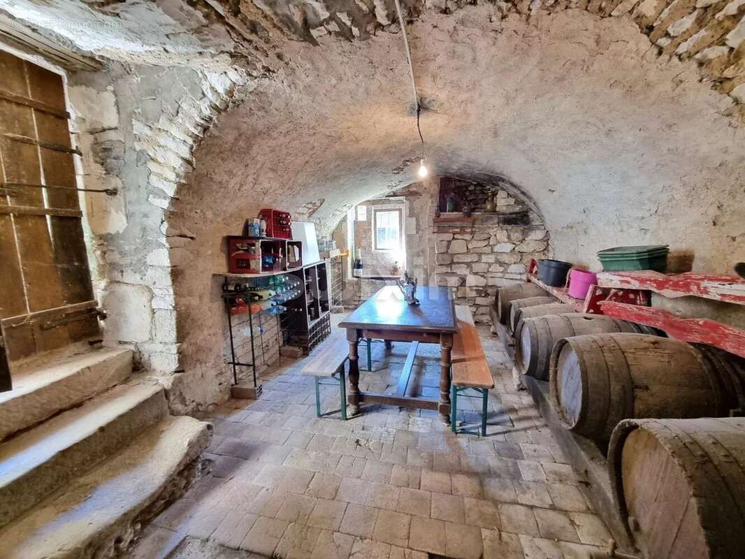 Maison à MAILLY-LA-VILLE