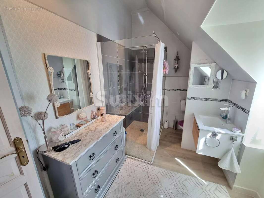 Maison à MAILLY-LA-VILLE