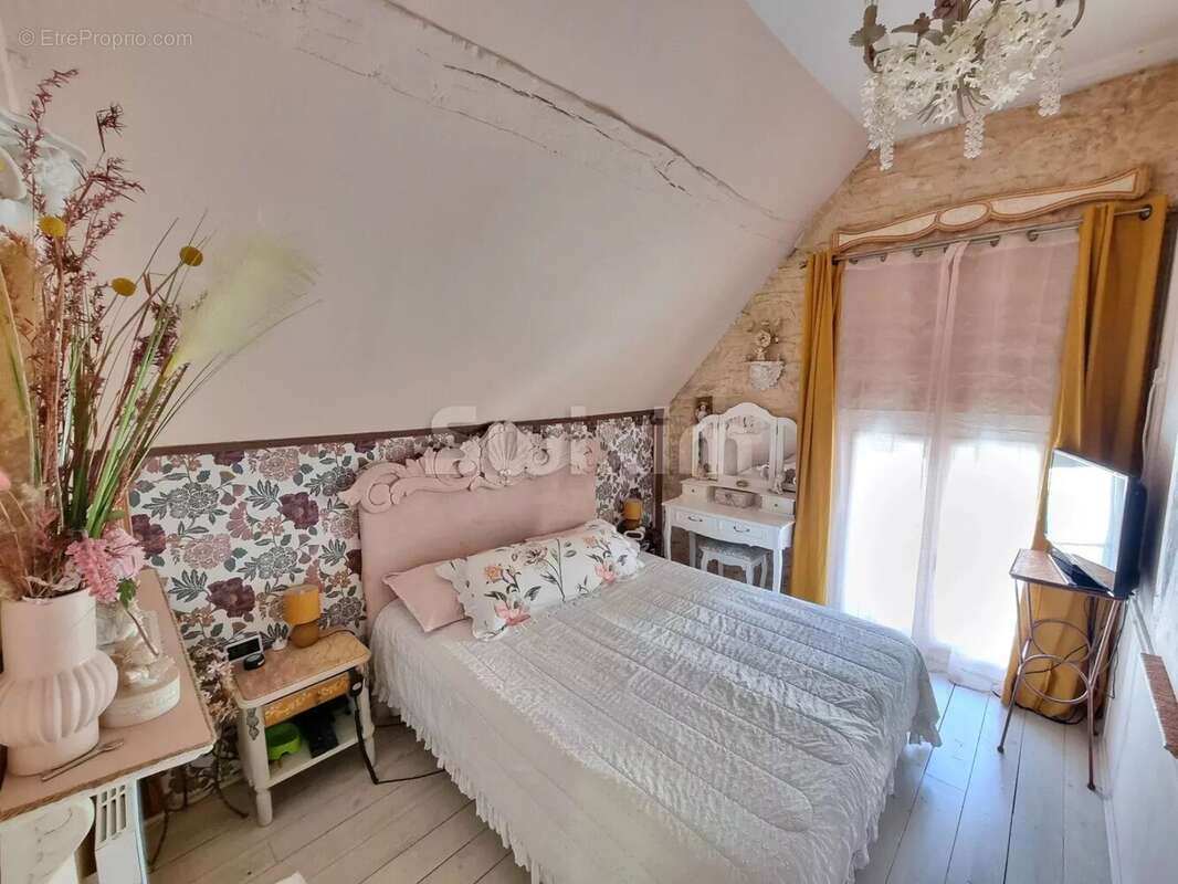 Maison à MAILLY-LA-VILLE