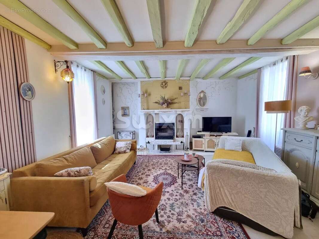 Maison à MAILLY-LA-VILLE