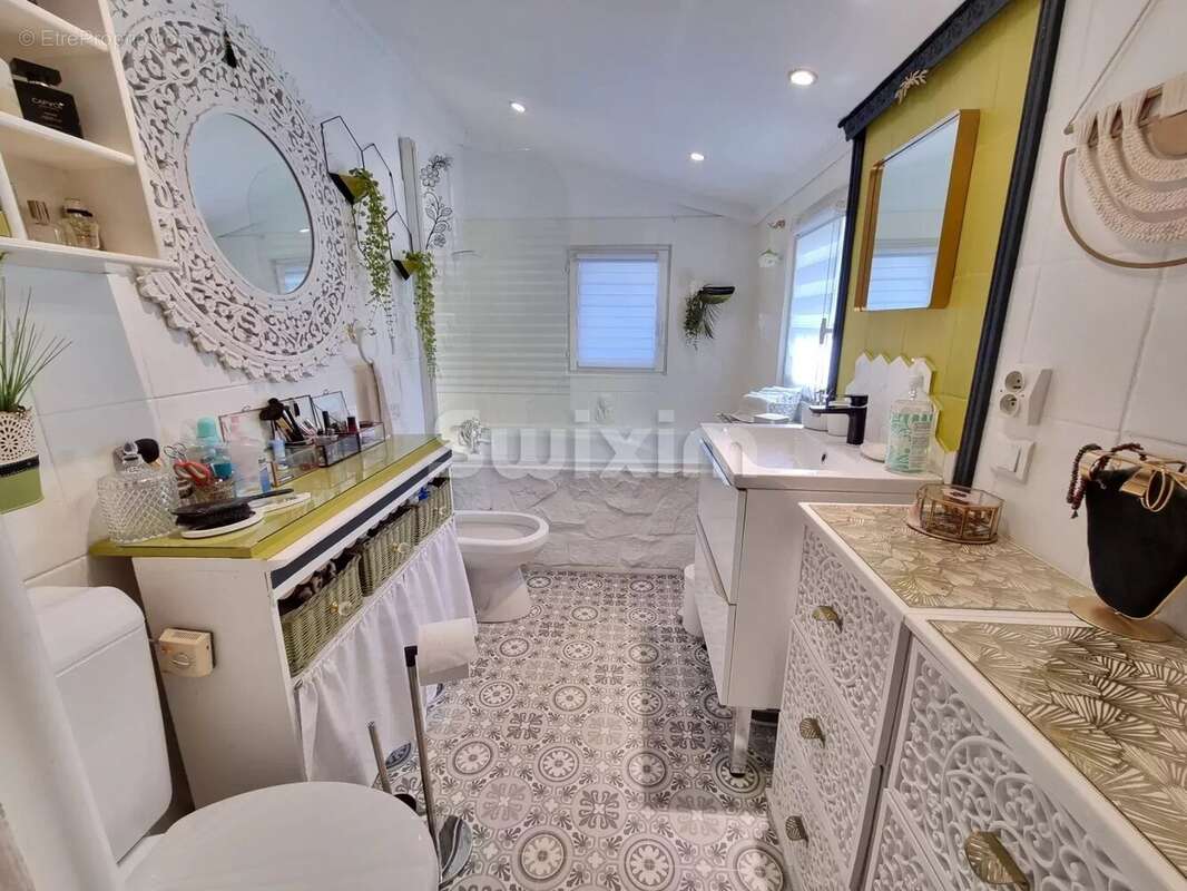 Maison à MAILLY-LA-VILLE