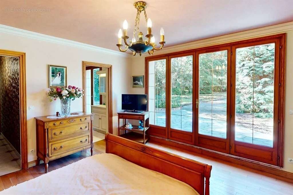 Maison à SAINT-MAURICE-MONTCOURONNE