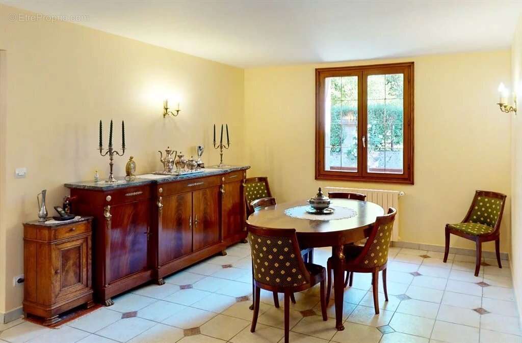 Maison à SAINT-MAURICE-MONTCOURONNE