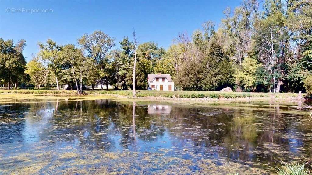 Maison à SAINT-MAURICE-MONTCOURONNE