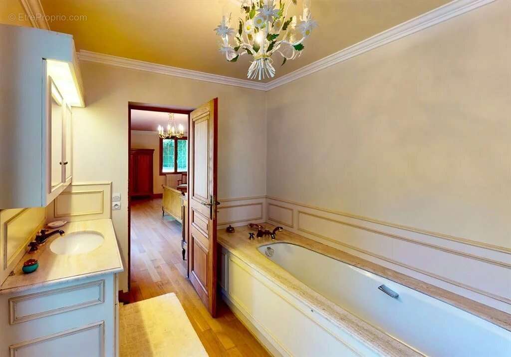 Maison à SAINT-MAURICE-MONTCOURONNE