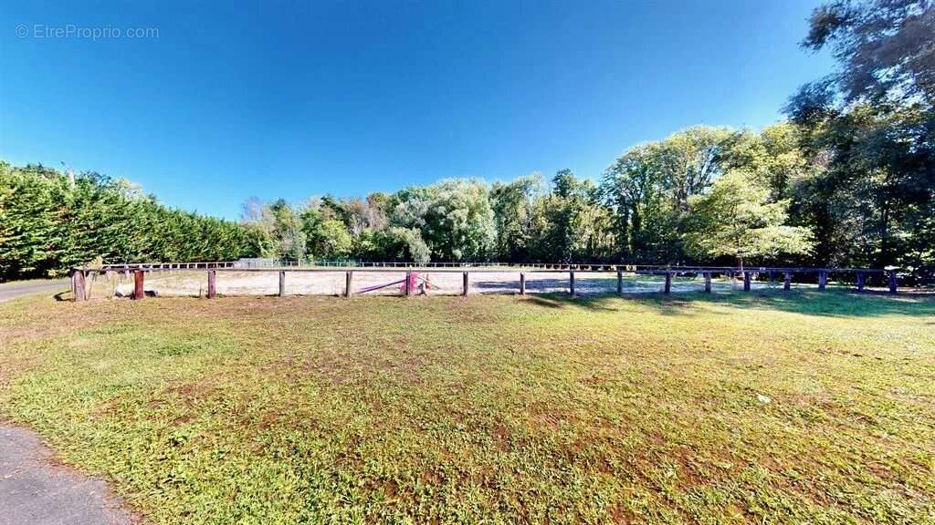 Maison à SAINT-MAURICE-MONTCOURONNE