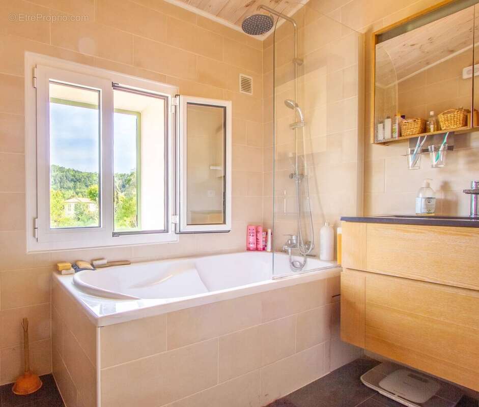 Maison à TOURRETTE-LEVENS