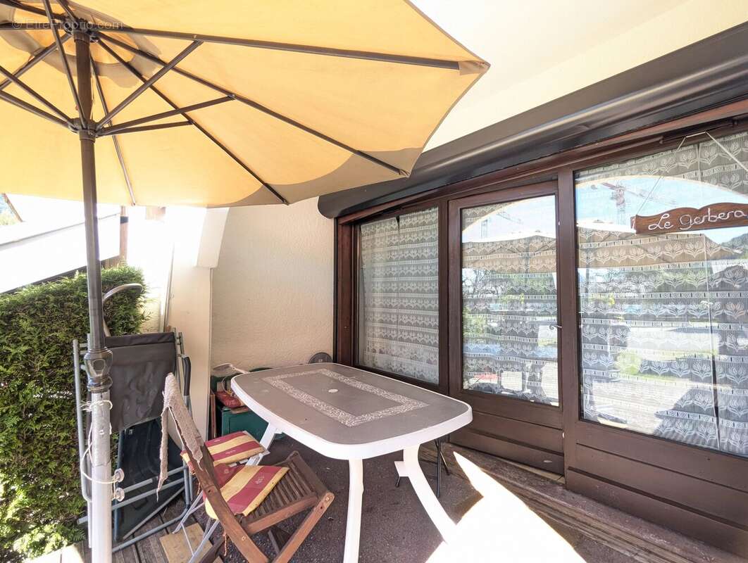 Appartement à MORILLON