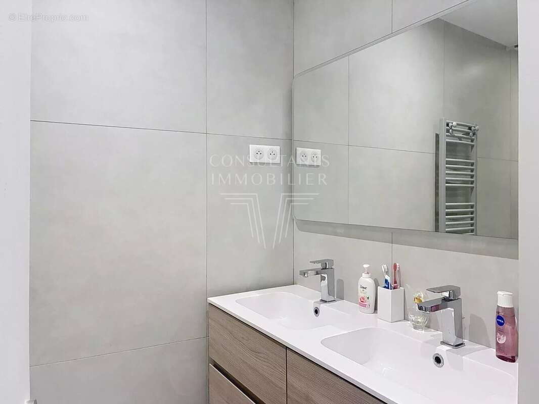 Appartement à PARIS-7E