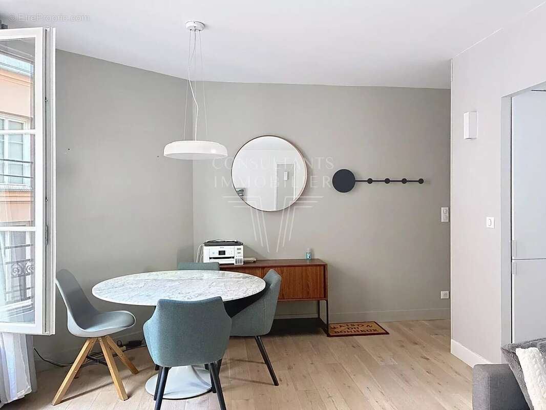 Appartement à PARIS-7E