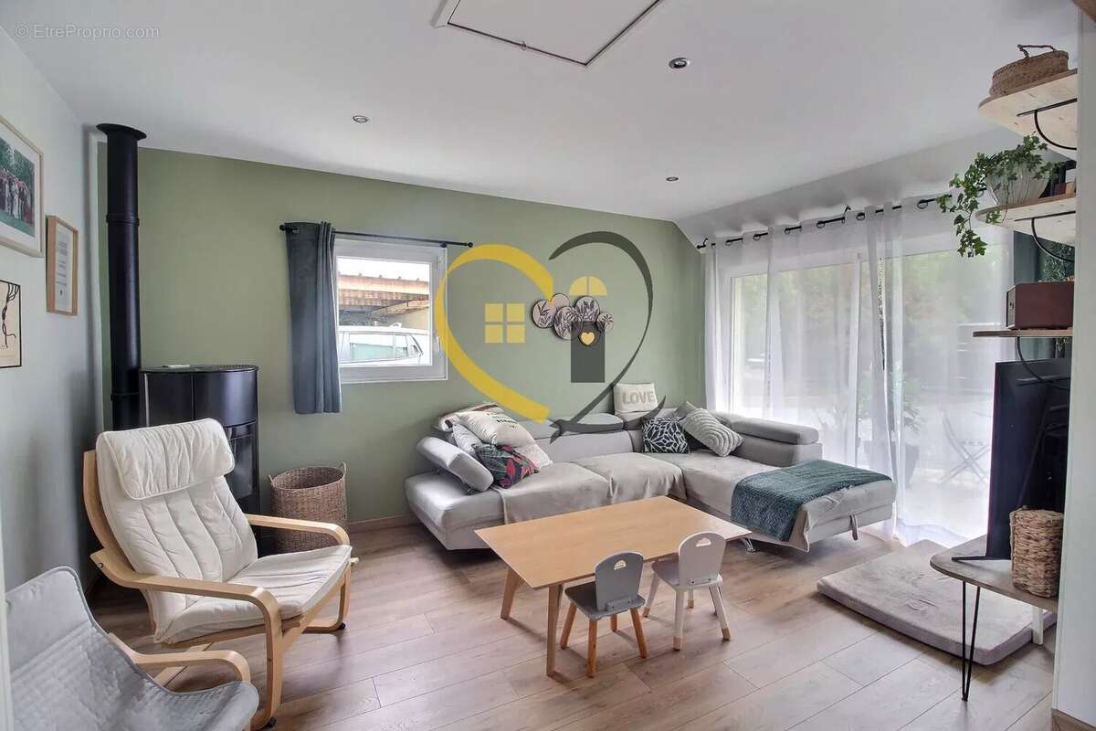 Maison à SAVIGNY-EN-SEPTAINE