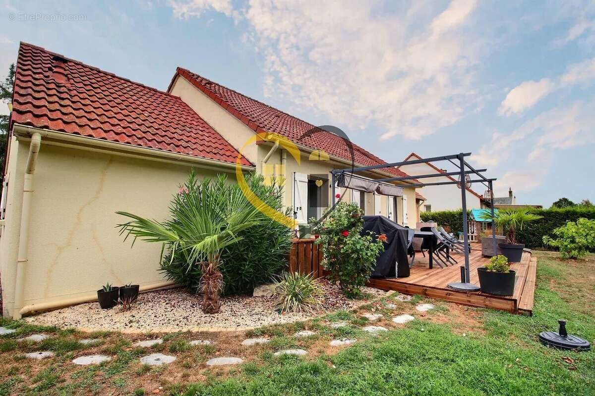 Maison à SAVIGNY-EN-SEPTAINE