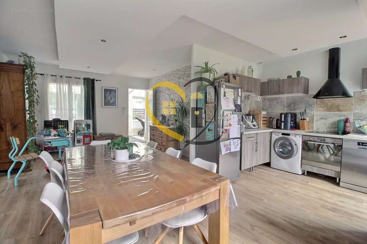 Maison à SAVIGNY-EN-SEPTAINE