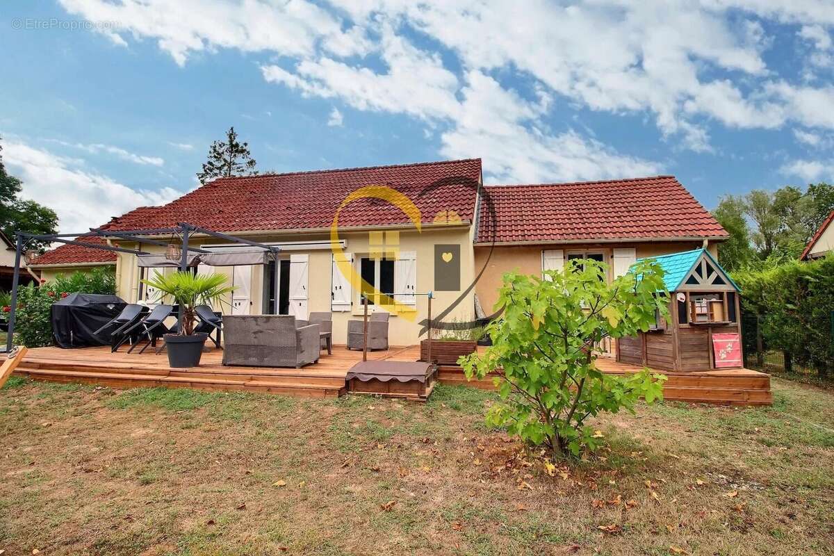 Maison à SAVIGNY-EN-SEPTAINE