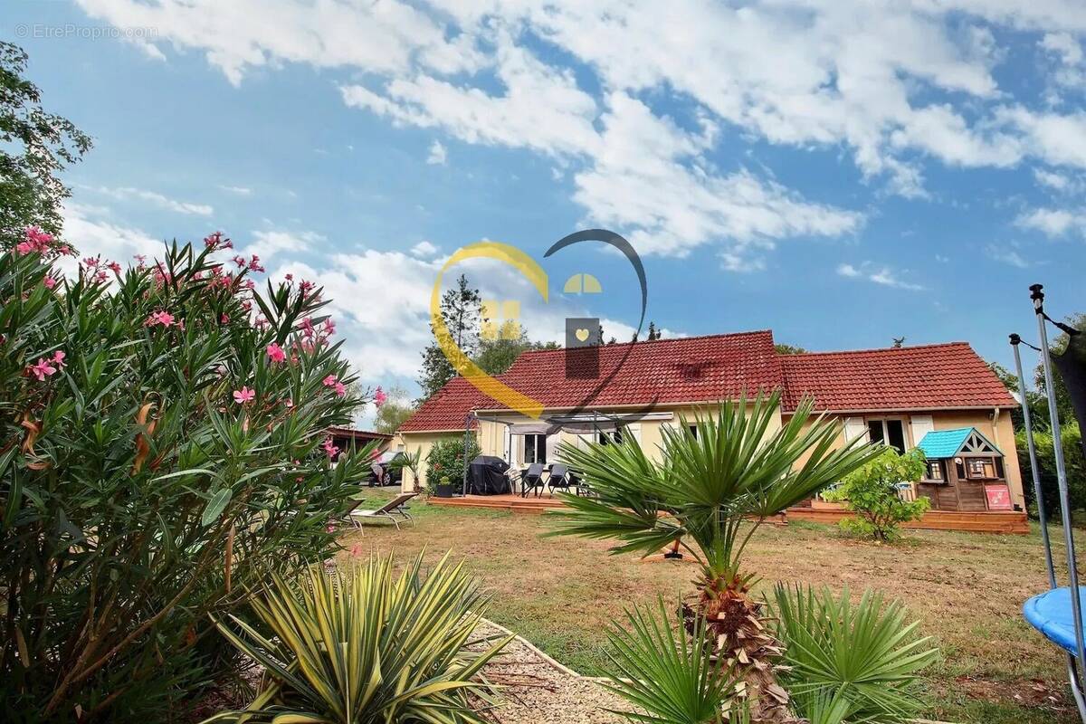 Maison à SAVIGNY-EN-SEPTAINE