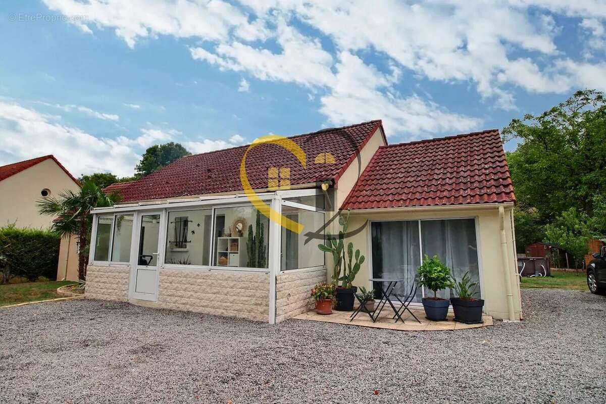 Maison à SAVIGNY-EN-SEPTAINE