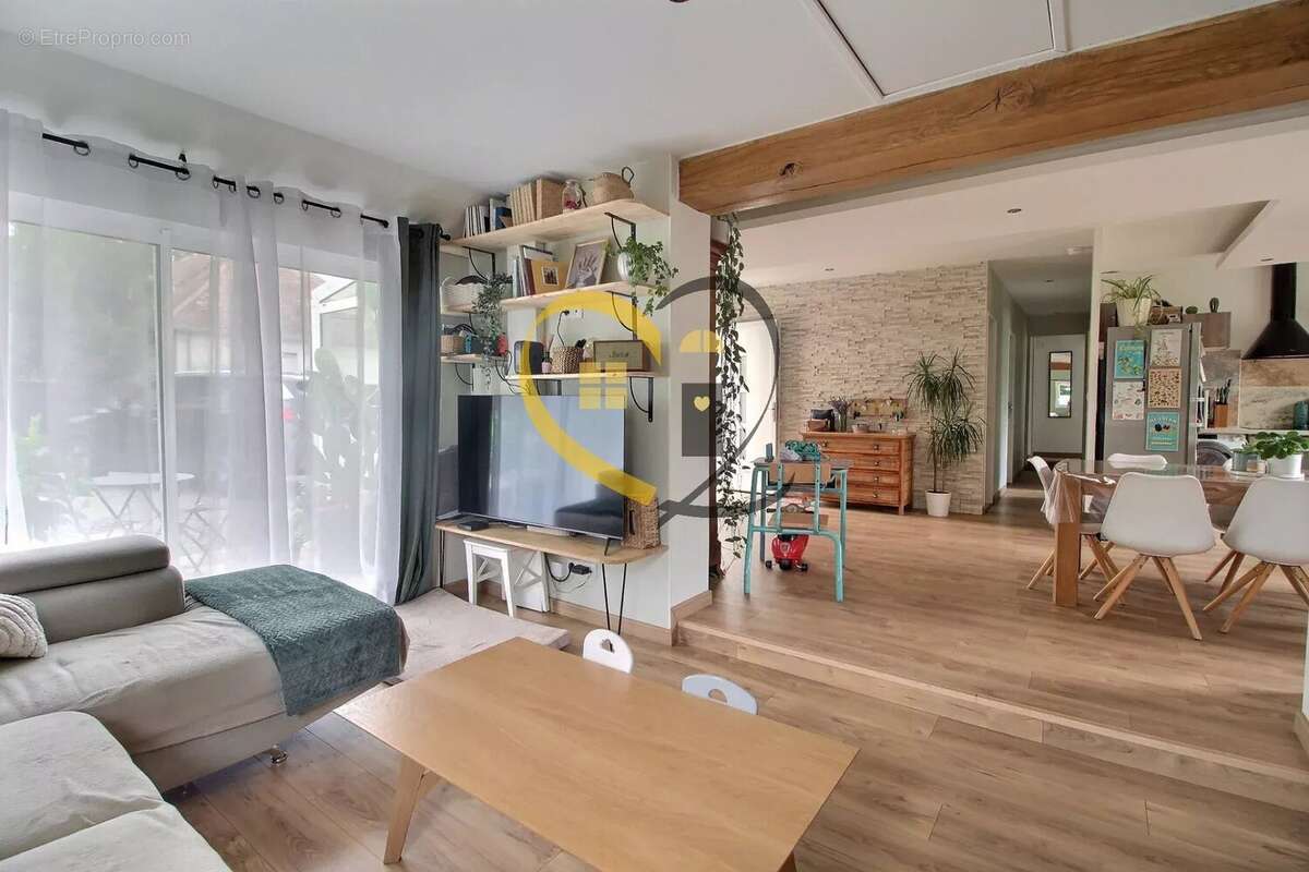 Maison à SAVIGNY-EN-SEPTAINE