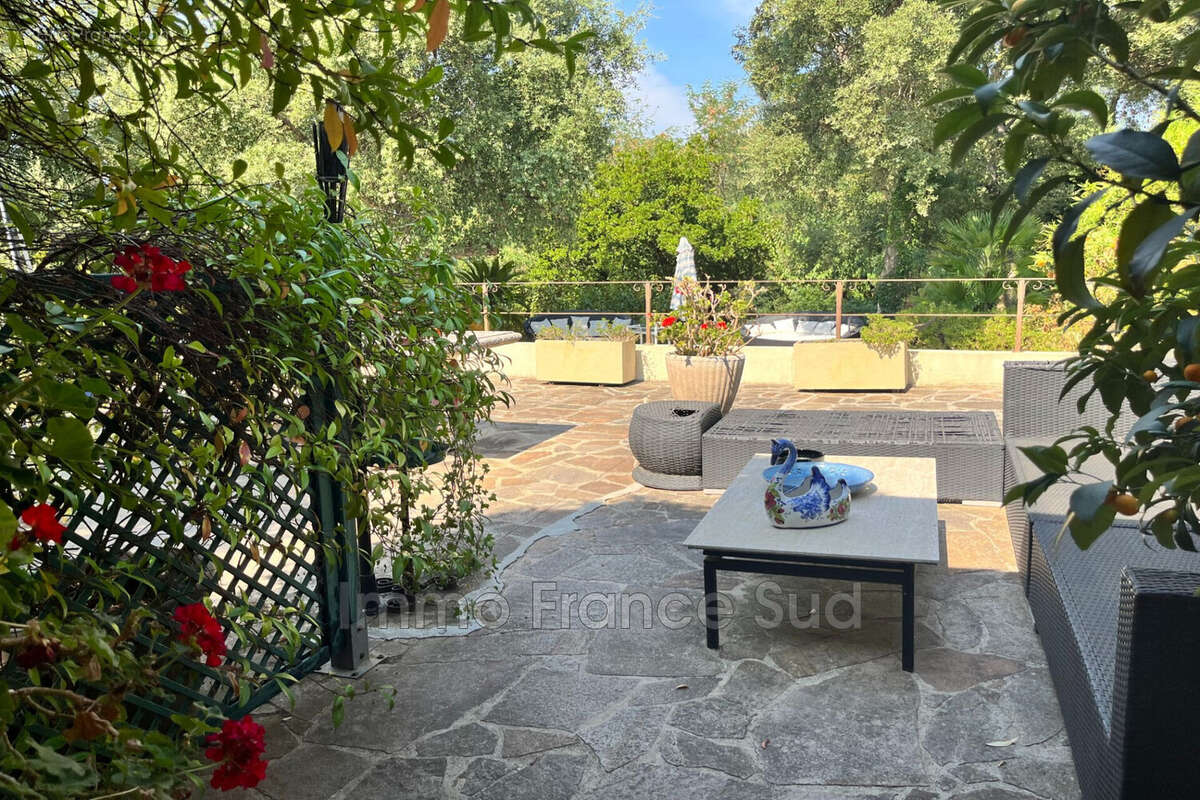 Maison à LA GARDE-FREINET