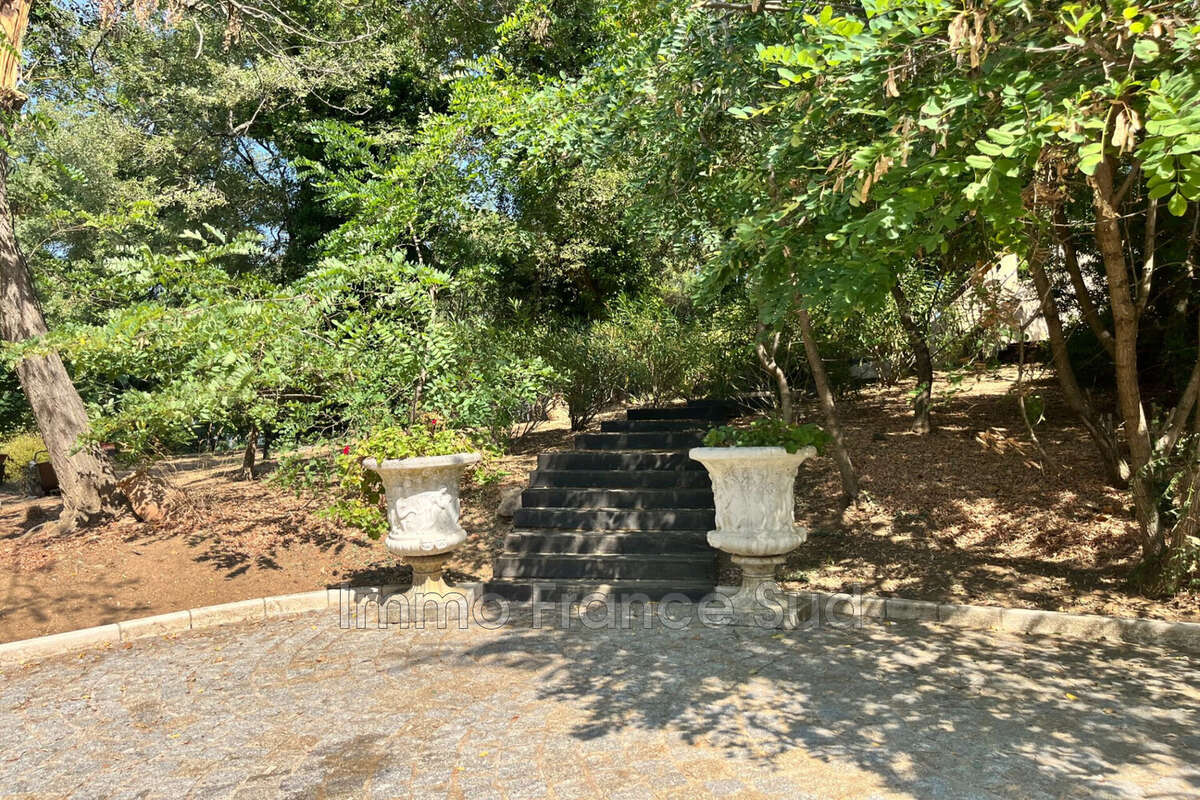 Maison à LA GARDE-FREINET